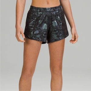 Lululemon Hotty Hot Low-Rise Liner Short 4”